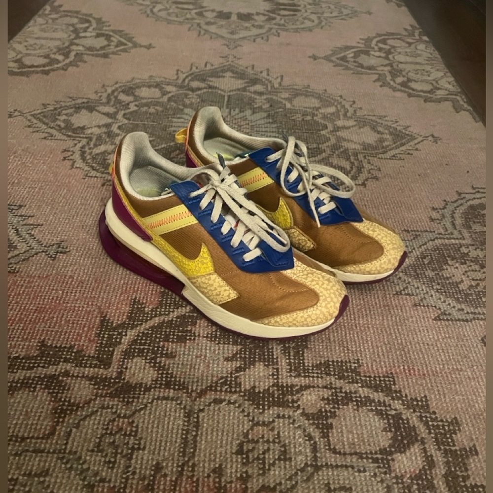 Nike Multicolor Athletic Sneakers in Yellow, Blue, Gold, Purple Size 7